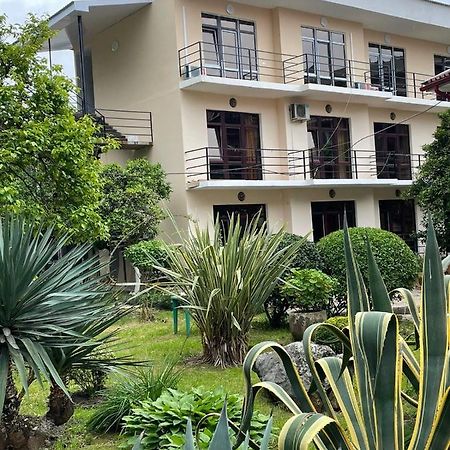 Guest House Dali Гагра Екстер'єр фото