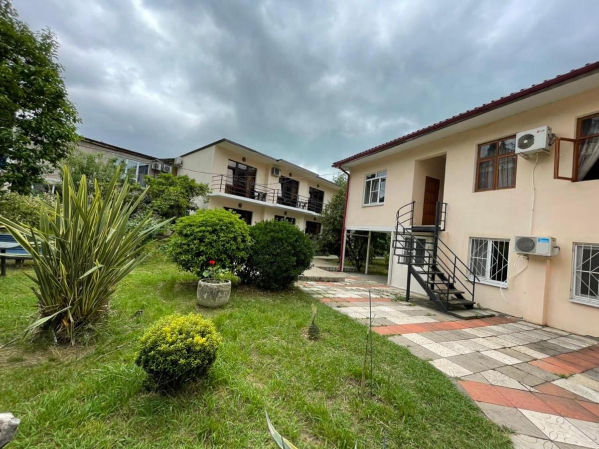 Guest House Dali Гагра Екстер'єр фото