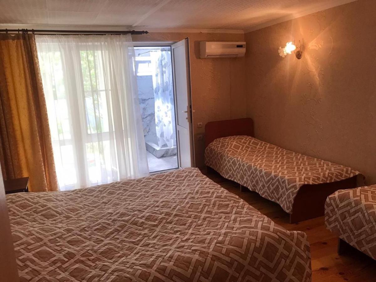 Guest House Dali Гагра Екстер'єр фото