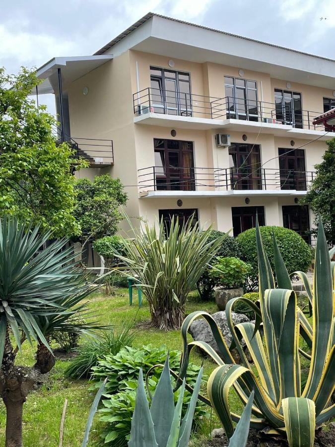 Guest House Dali Гагра Екстер'єр фото
