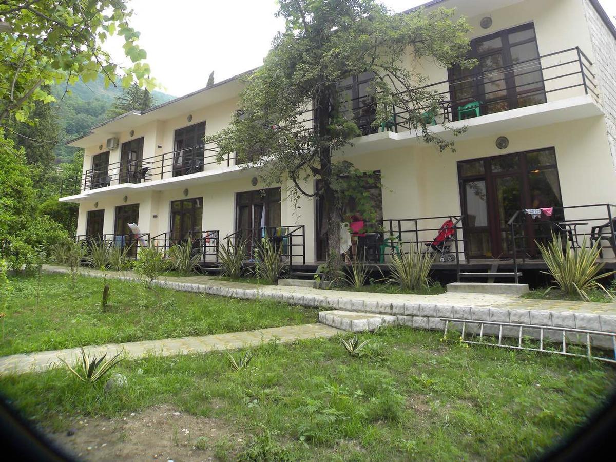 Guest House Dali Гагра Екстер'єр фото