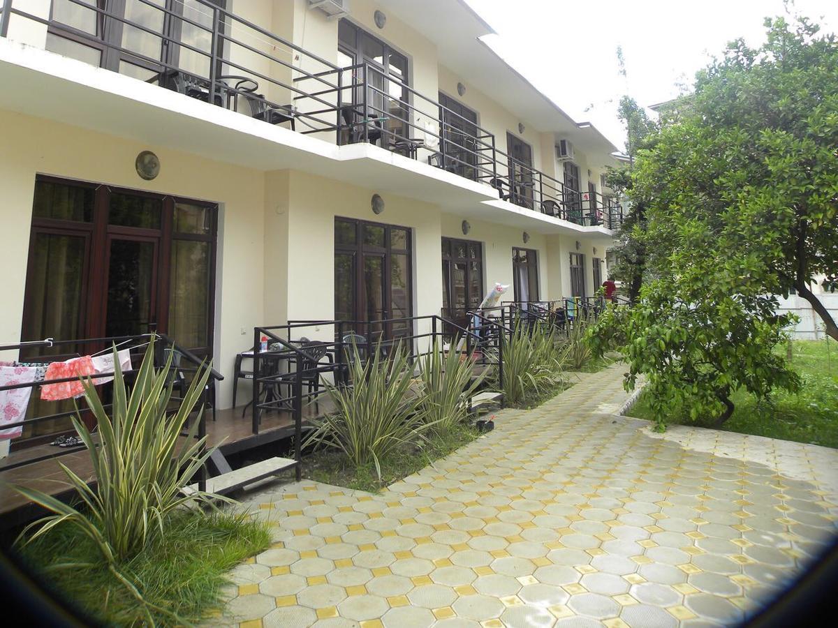 Guest House Dali Гагра Екстер'єр фото