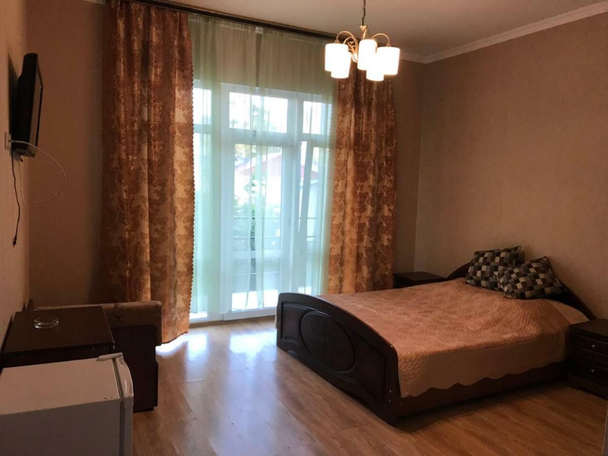 Guest House Dali Гагра Екстер'єр фото