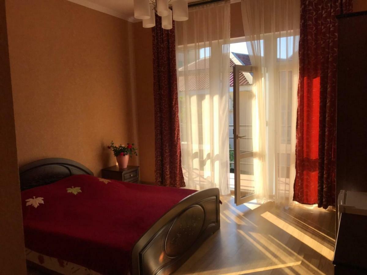 Guest House Dali Гагра Екстер'єр фото